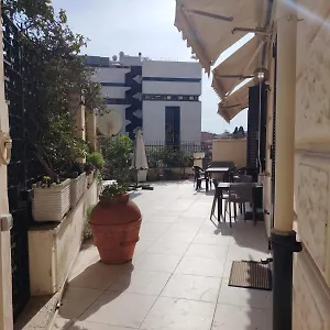 Domus Aurea And Apartament